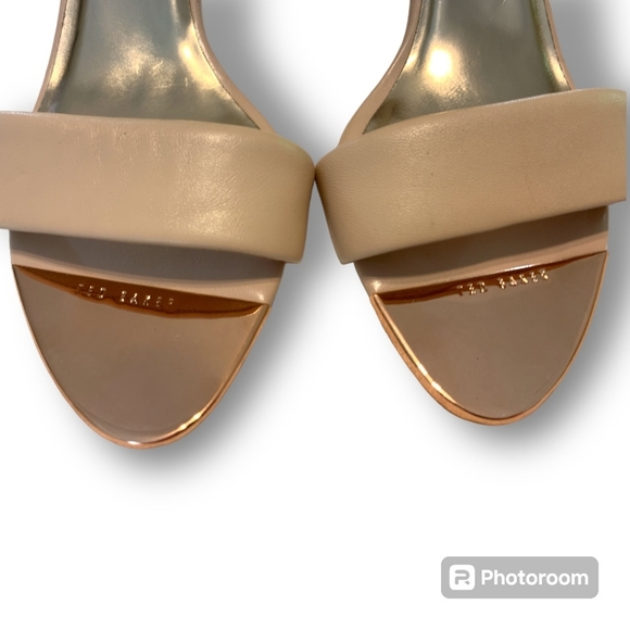 NWOB Ted Baker Sheah Sandal in Nude / Rose Gold, size 8.5 US - Picture 9 of 16